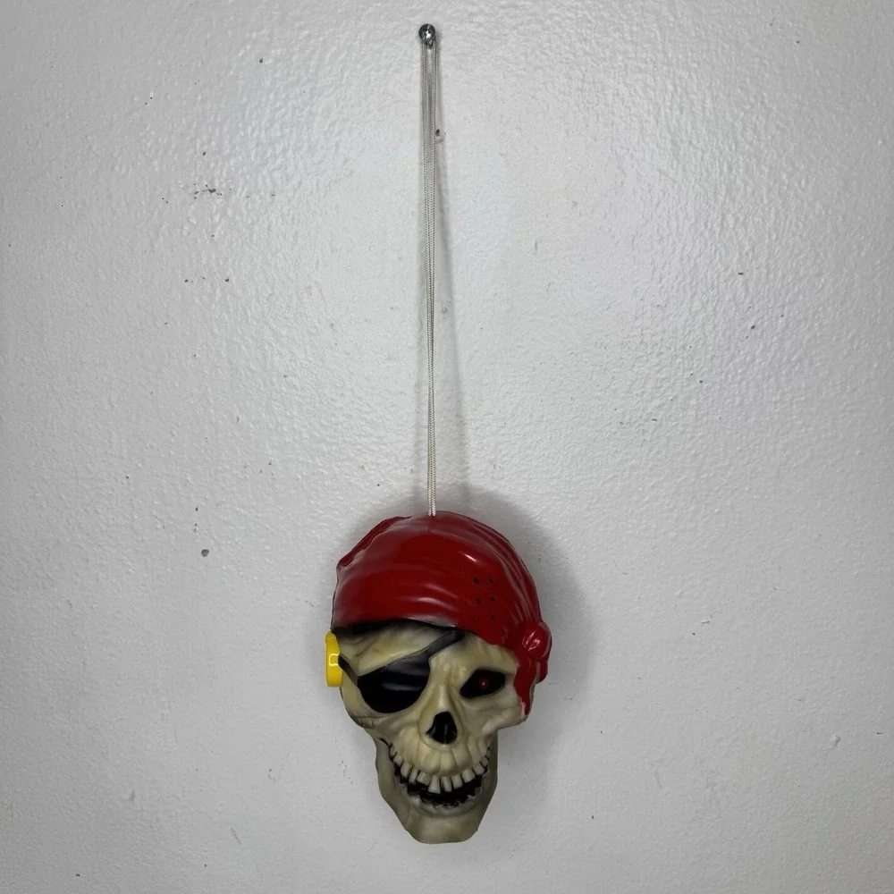 Trendmasters Halloween Strobie Skull Pirate Sound Light Chattering Jaw Works Vtg